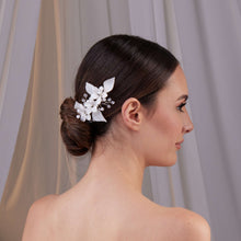 Load image into Gallery viewer, Two-Piece Resin Flower Hair Vine Set