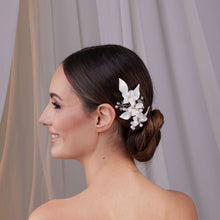 Load image into Gallery viewer, Two-Piece Resin Flower Hair Vine Set