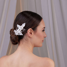 Load image into Gallery viewer, Two-Piece Resin Flower Hair Vine Set