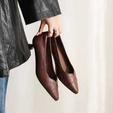 Load image into Gallery viewer, Women's Washed Cowhide Kitten Heel Pumps | Pointed Toe Leather Dress Shoes