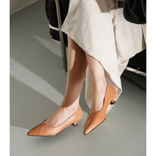 Load image into Gallery viewer, Women's Washed Cowhide Kitten Heel Pumps | Pointed Toe Leather Dress Shoes