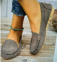 Load image into Gallery viewer, Women's Round-Toe Slip-On Flats | PU Leather Casual Pea Shoes