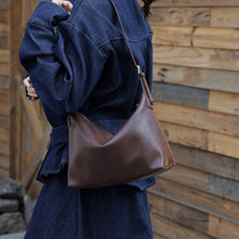 Load image into Gallery viewer, Fashionable And Versatile New Cowhide Shoulder Bag