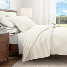 Load image into Gallery viewer, Solid Quilt - Alicia Collection