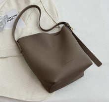 Load image into Gallery viewer, Women's Retro Bucket Bag - High-Capacity PU Leather Shoulder Bag with Compartments