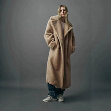 Load image into Gallery viewer, Oversized Coat With A Large Lapel Made Of Thick Lambswool Fleece