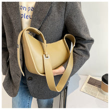 Load image into Gallery viewer, Women's Retro Minimalist Saddle Crossbody Bag – PU Leather Dumpling Bag