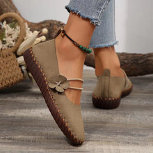 Load image into Gallery viewer, Women's Retro Breathable Round-Toe Flats - Lightweight Slip-On Shoes with Soft Soles