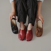 Load image into Gallery viewer, Women's Tabi Split-Toe Leather Flats | Full Grain Cowhide Slip-On Mules
