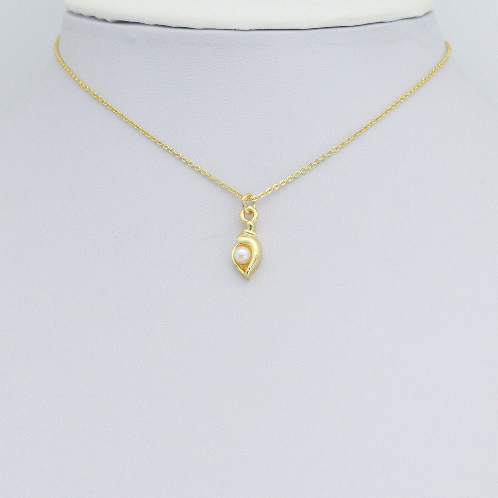 White Pearl On Conch Shell Charm Pendant, Sku#LD701