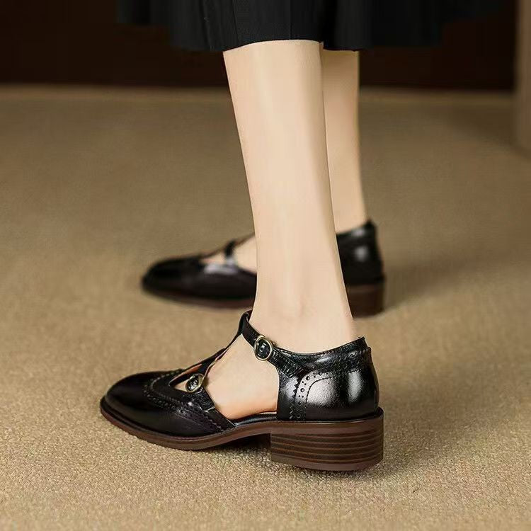 Women's Retro Brogue Shoes – British Style Pointed Toe Buckle Low Heel