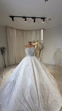 Load image into Gallery viewer, Luxury Wedding Dress | Ball Gown Bridal Dress GD106