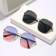 Load image into Gallery viewer, Elegant Retro Sunglasses for Women Classic with Gradient Lenses (MAC264)
