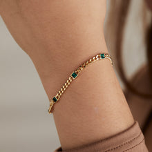 Load image into Gallery viewer, May Birthstone Emerald Curb Chain Bracelet