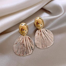 Load image into Gallery viewer, Everyday Chic Artisan Texture Drop Earrings (MAC323)