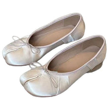 Load image into Gallery viewer, Women's Retro Ballet Flats - Low-Top Slip-On Comfort Shoes