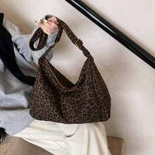 Load image into Gallery viewer, Leopard Print Crossbody Bag