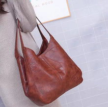 Load image into Gallery viewer, Women's Vintage Large Capacity Shoulder Bag – Retro PU Leather Envelope Handbag