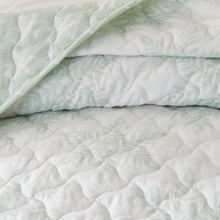 Load image into Gallery viewer, Large Snowflake Quilt - Noemi Collection