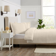 Load image into Gallery viewer, Solid Striped Quilt - Virginia Collection
