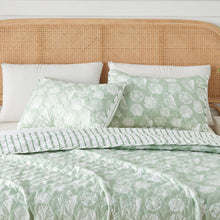 Load image into Gallery viewer, Green Seashell Quilt - Emerald Bay