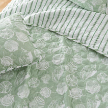Load image into Gallery viewer, Green Seashell Quilt - Emerald Bay