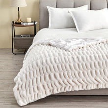 Load image into Gallery viewer, Ruched Faux Fur Throw Blanket - Alondra Collection