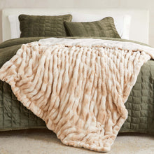 Load image into Gallery viewer, Ruched Faux Fur Throw Blanket - Alondra Collection