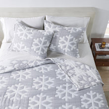 Load image into Gallery viewer, Matelassé Snowflake Quilt Set - Nino Collection