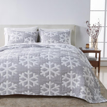 Load image into Gallery viewer, Matelassé Snowflake Quilt Set - Nino Collection