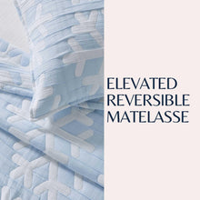 Load image into Gallery viewer, Matelassé Snowflake Quilt Set - Nino Collection