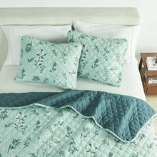 Load image into Gallery viewer, Snowy Botanical Quilt Set - Mariela Collection