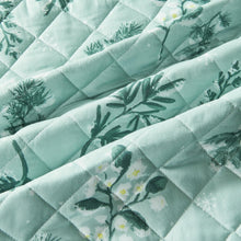 Load image into Gallery viewer, Snowy Botanical Quilt Set - Mariela Collection