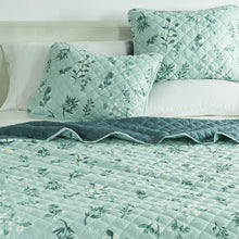 Load image into Gallery viewer, Snowy Botanical Quilt Set - Mariela Collection
