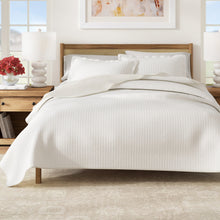 Load image into Gallery viewer, Solid Quilt - Alicia Collection