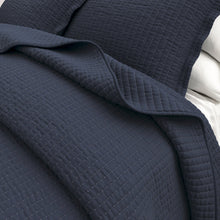 Load image into Gallery viewer, Solid Quilt - Alicia Collection