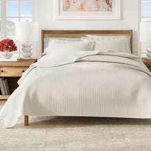 Load image into Gallery viewer, Solid Quilt - Alicia Collection