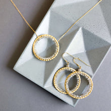Load image into Gallery viewer, Labradorite Halo Necklace