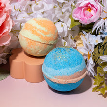 Load image into Gallery viewer, Fresh Currant 10oz Mystery Jewelry Bath Bomb