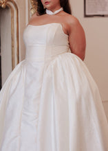 Load image into Gallery viewer, Victoria Wedding Dress