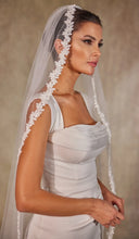 Load image into Gallery viewer, Flower Lace Bridal Veil- D216