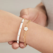 Load image into Gallery viewer, Mother Of Pearl Daisy Charm Chain Bracelet