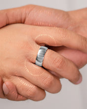 Load image into Gallery viewer, Magnetic Therapy Ring (Polished Silver)