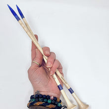 Load image into Gallery viewer, Purple Glitter Resin &amp; Maple Knitting Needles