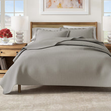 Load image into Gallery viewer, Solid Quilt - Alicia Collection