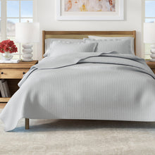 Load image into Gallery viewer, Solid Quilt - Alicia Collection