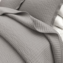 Load image into Gallery viewer, Solid Quilt - Alicia Collection