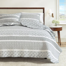 Load image into Gallery viewer, Stripe Quilt - Kadi Collection