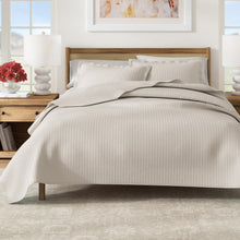 Load image into Gallery viewer, Solid Quilt - Alicia Collection