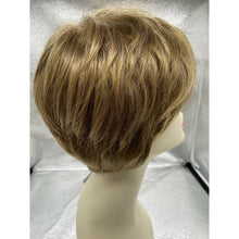 Load image into Gallery viewer, WINNER ELITE - Wig by Raquel Welch